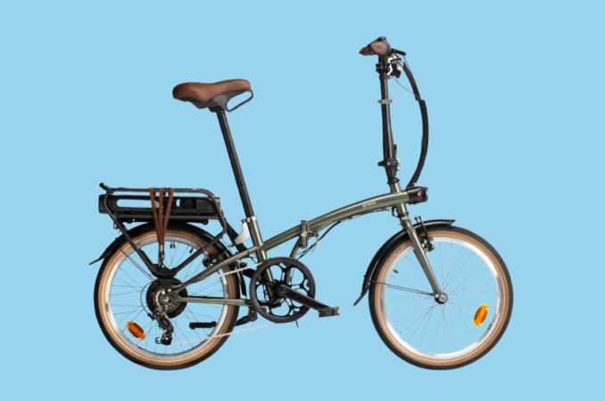 BTWIN e-fold 500 folding e-bike blue background